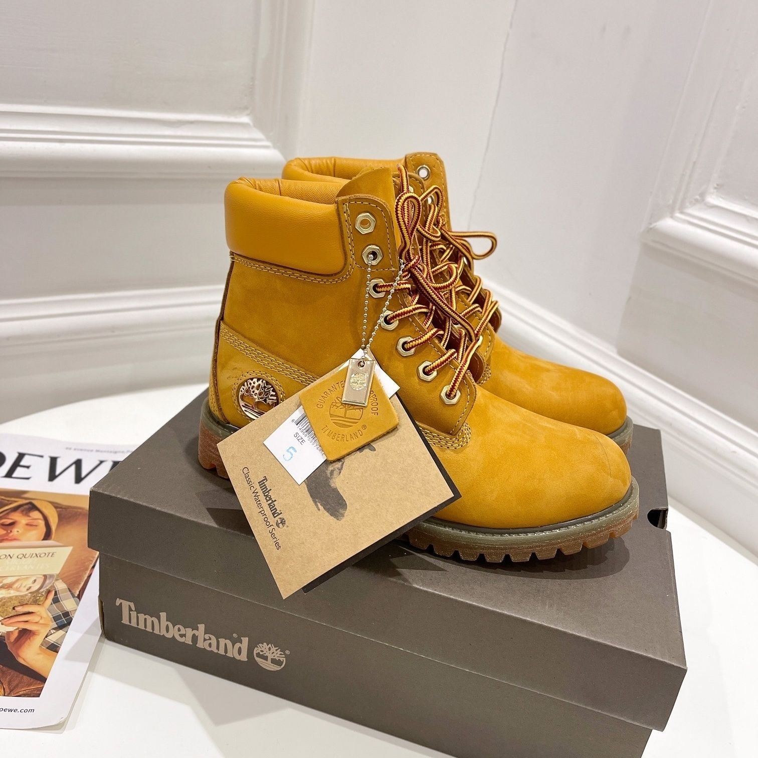 5pcs Original kicks Timberland comes in different colors(Below price is for 5pcs) sizes(35 to 46)