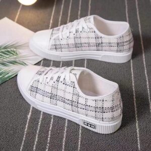 50pcs mixed color and sizes Ladies Canvas Shoes Small White Shoes Lace Breathable New Summer Student Mesh Casual Lace-up Black Flat Shoes Sports Shoes(below price is 50pcs)
