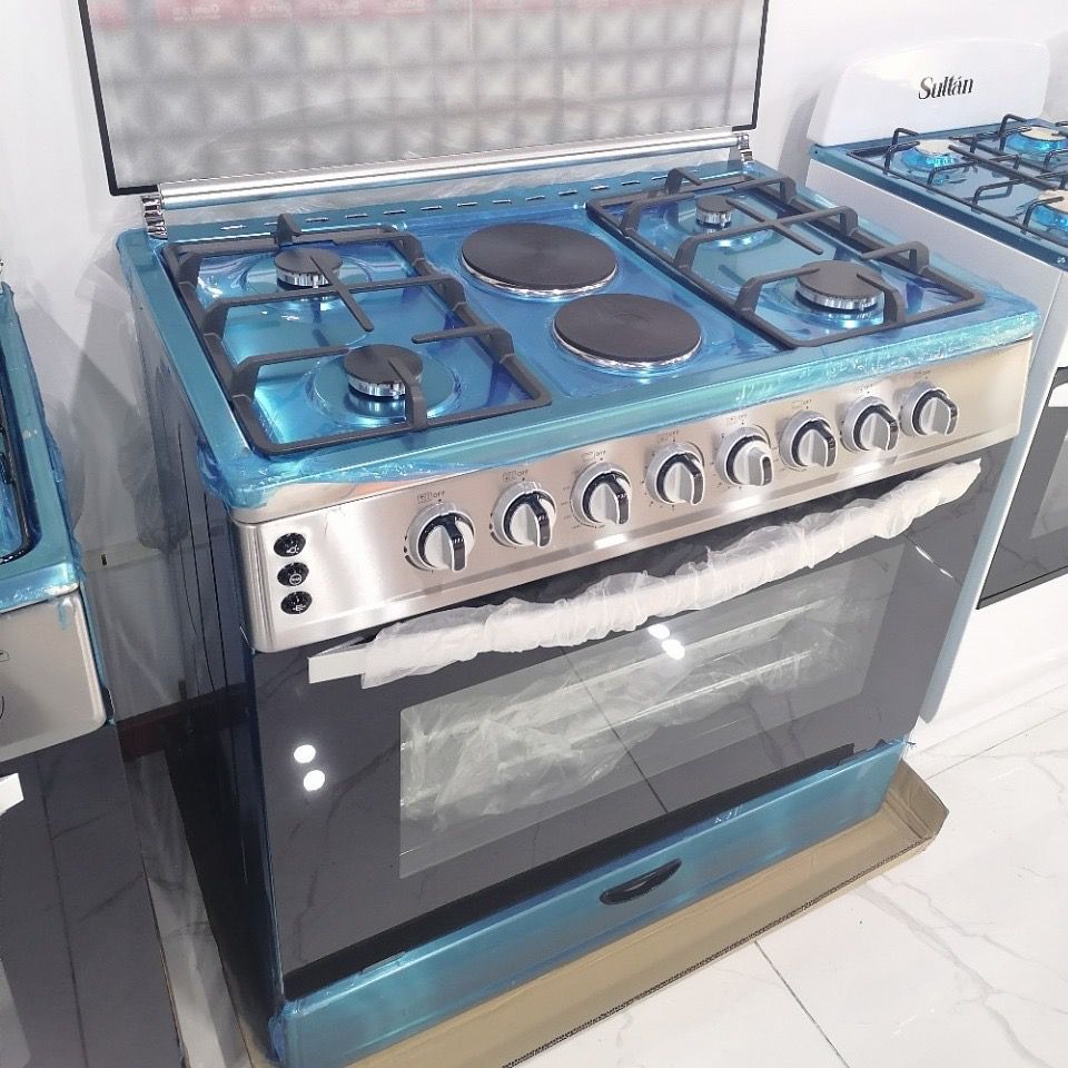 Gas and Electric cooking Range  4 gas burners and 2 electric burners