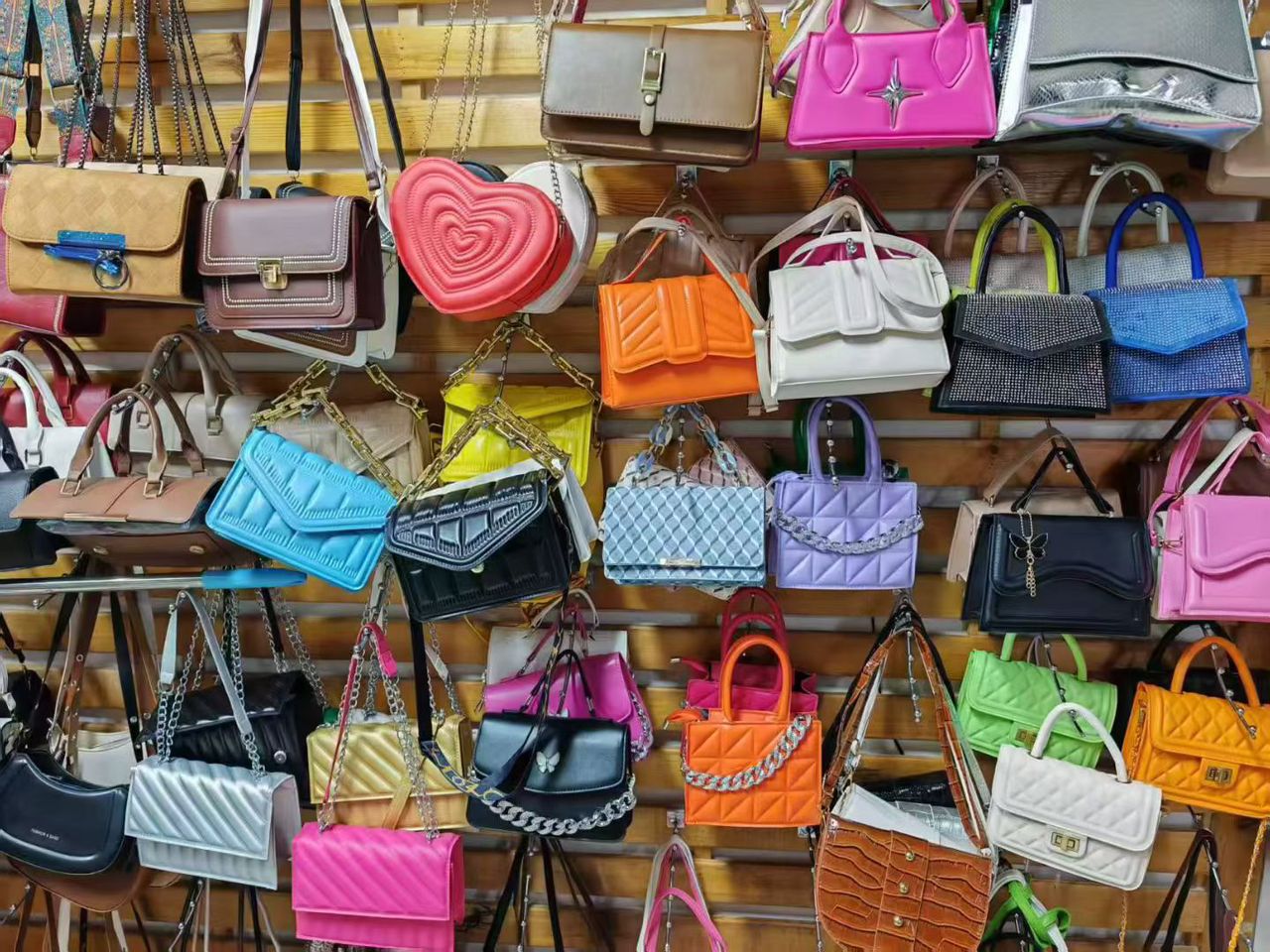 50 pcs for Mixed designs ladies bags(Below price is for 50pcs)