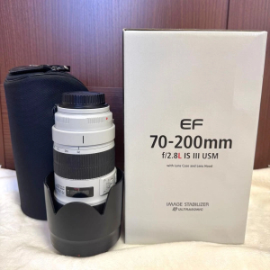 Canon 70-200 III 2.8 comes with box and accessories: lens hood, UV filter, lens case